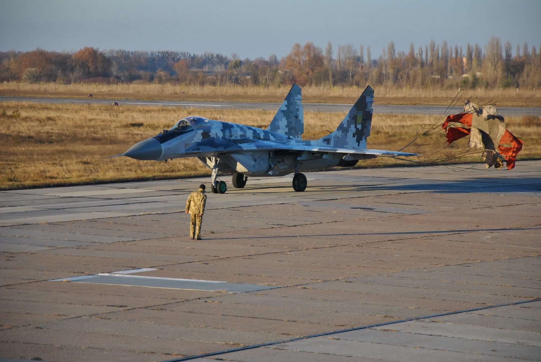 Під Києвом автомобіль зіткнувся з літаком